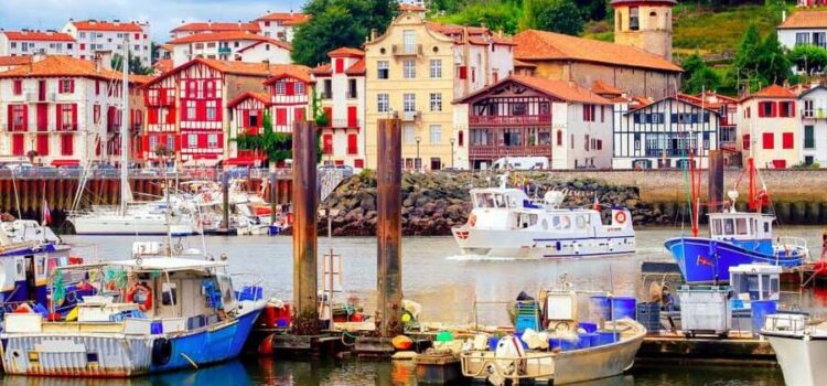 Barco de Hondarribia a San Juan de Luz: Una Travesía Inolvidable Barco de Hondarribia a San Juan de Luz: Una Travesía Inolvidable