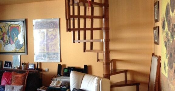 Cambiar la escalera de caracol por una normal: ventajas y desventajas