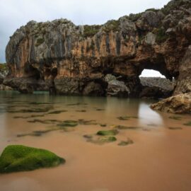 La playa de las cuevas, Llanes: un paraíso natural sorprendente