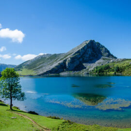 Se puede dormir en los lagos de Covadonga: una experiencia única