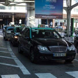 Cómo llegar del aeropuerto de Lisboa al centro en taxi