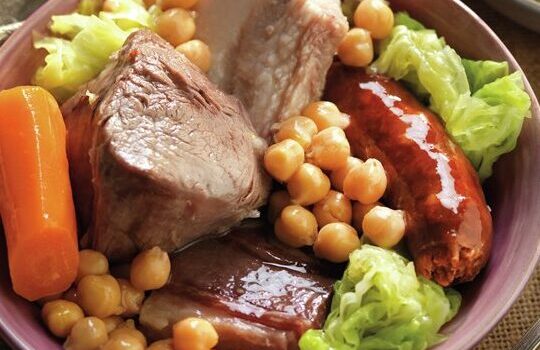 ¿Cómo se come el cocido madrileño? Un delicioso plato tradicional