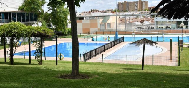 Fotos de la piscina municipal de Tomares
