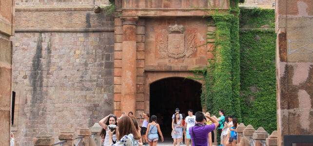Cómo ir al castillo de Montjuïc: Guía e información que debes saber Cómo ir al castillo de Montjuïc: Guía e información que debes saber