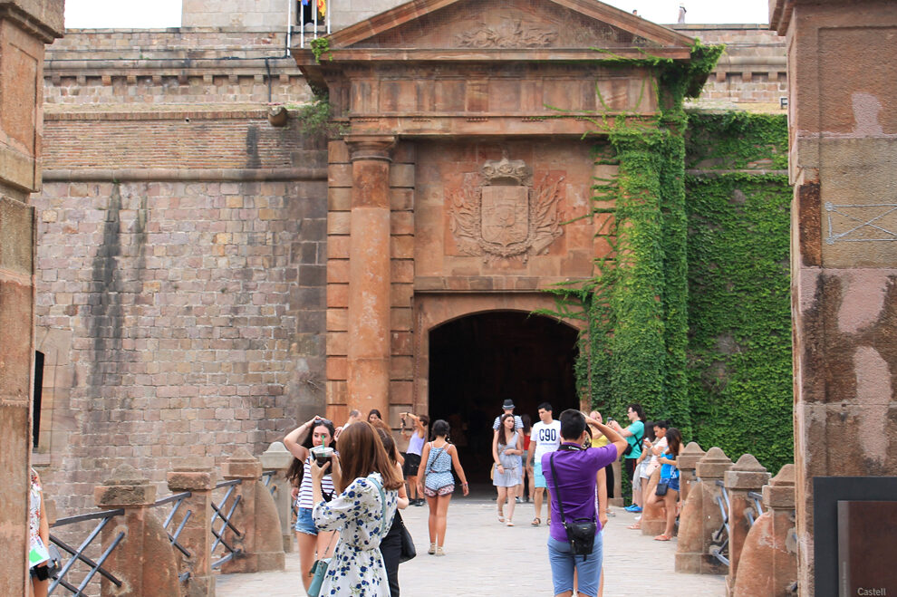 Cómo ir al castillo de Montjuïc: Guía e información que debes saber
