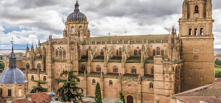¿Cuánto mide la Catedral de Salamanca?