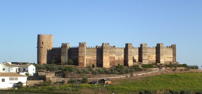 Conoce la historia del castillo de Baños de la Encina Conoce la historia del castillo de Baños de la Encina
