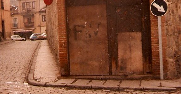 El patio de la esquina de Ávila: un rincón especial El patio de la esquina de Ávila: un rincón especial