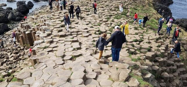 La calzada de los Gigantes: leyenda y misterio en Escocia La calzada de los Gigantes: leyenda y misterio en Escocia