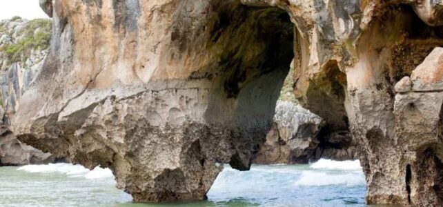 Mareas, playa y cuevas del mar: un paraíso natural