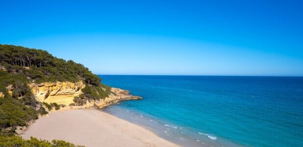 Las playas más bonitas de Tarragona: destinos paradisíacos en el Mediterráneo Las playas más bonitas de Tarragona: destinos paradisíacos en el Mediterráneo
